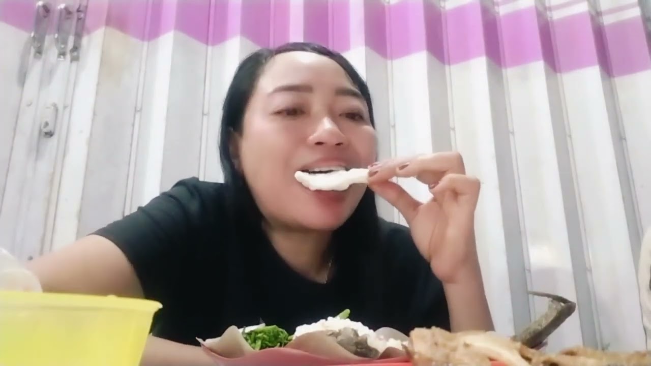 Berbuka puasa sama lalapan lele// dapat takjil es teler sama kolek telo rambat