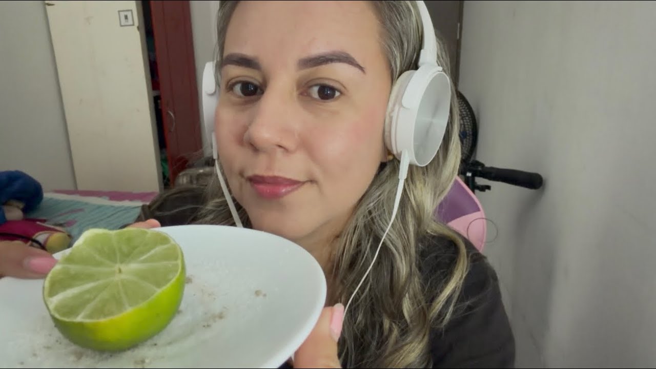 ASMR con limón 🤩#mouthsounds 