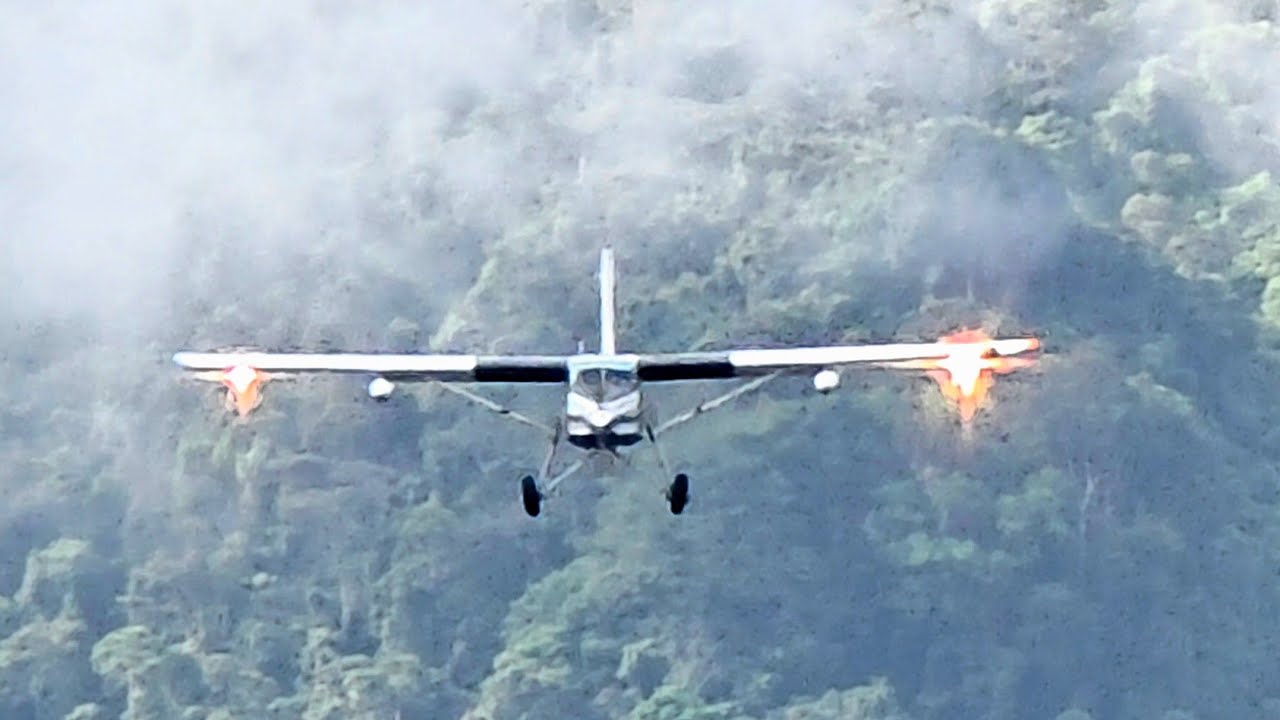 Pesawat Smart aviation take off di lapter long alango