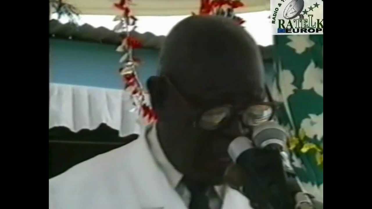 PAPA DIALUNGANA  A  BRAZZAVILLE  (PARTIE 2)  -    CEREMONIE SAINTE CENE