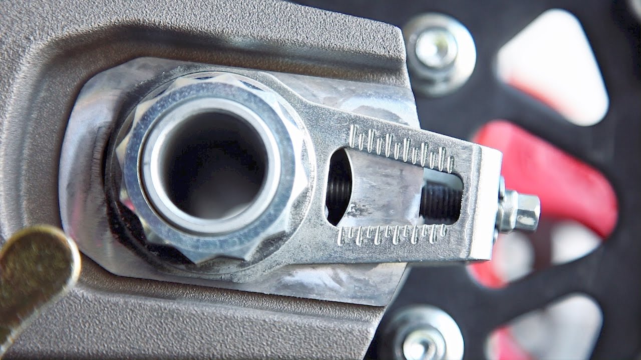 Ducati Monster 821 | Chain Adjustment