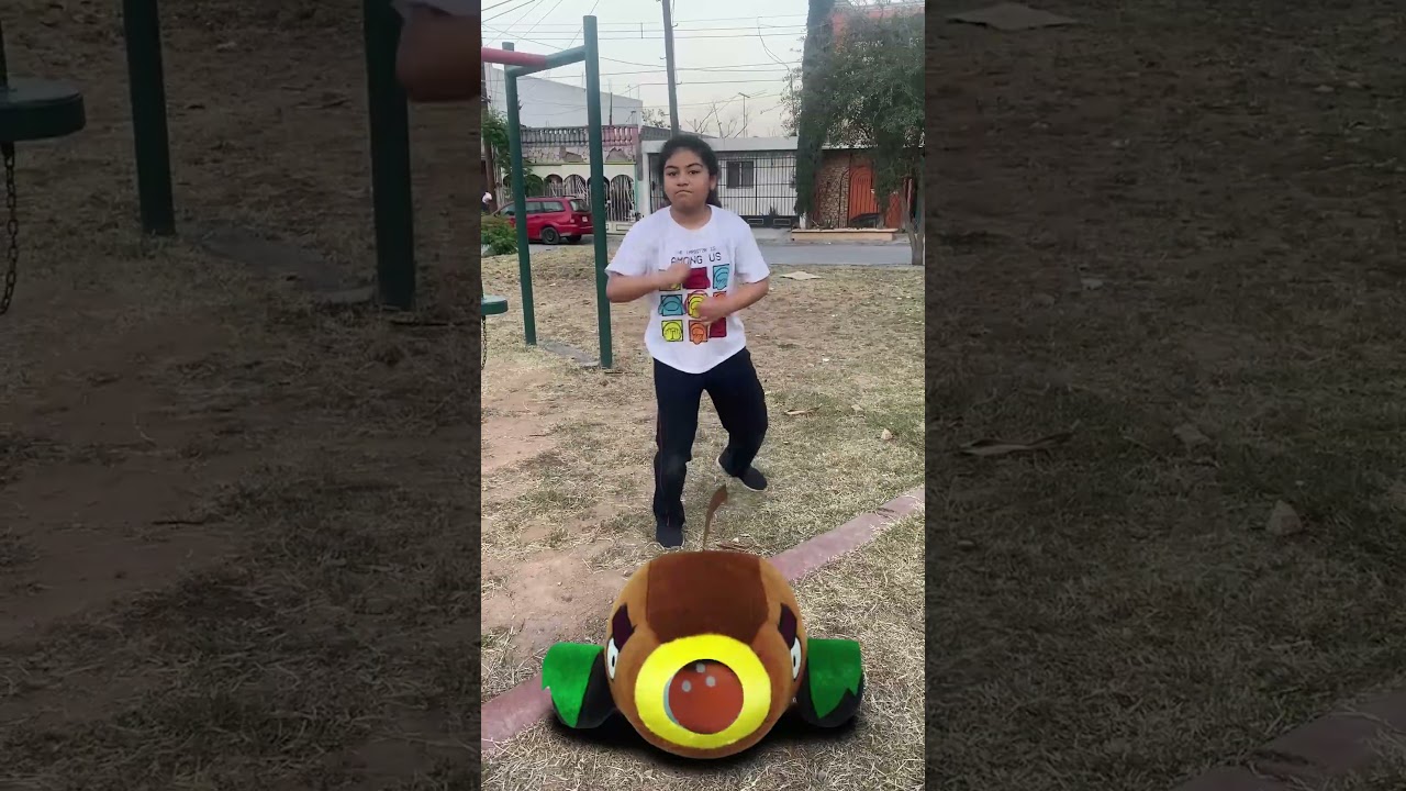 Ataque Zombi, ah&iacute; vienen los Zombis! Aylin pelea contra el mago Zombie -- Plantas Vs. Zombis