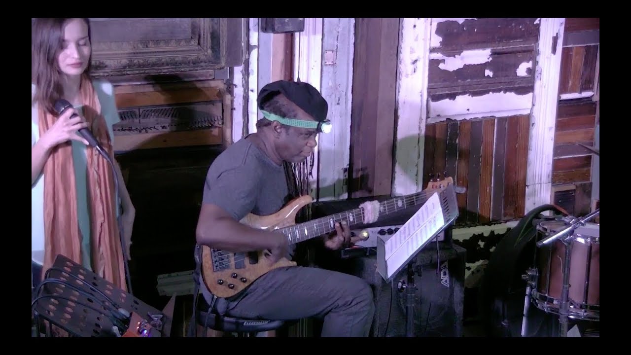 Regi Wooten and Futureman trading solos on 