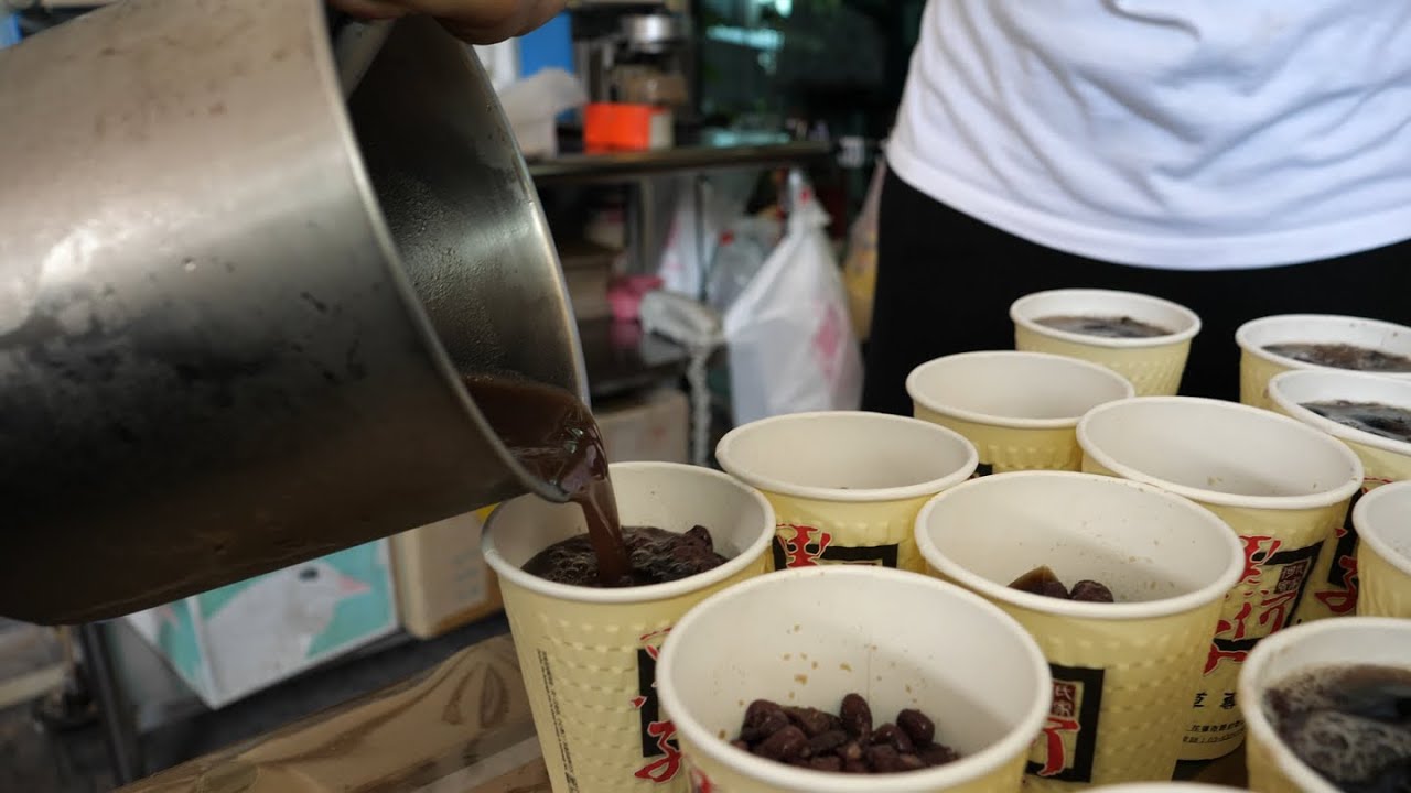 Taiwanese Desserts - Grass Jelly with Sweet Boiled Food and Shaved Ice