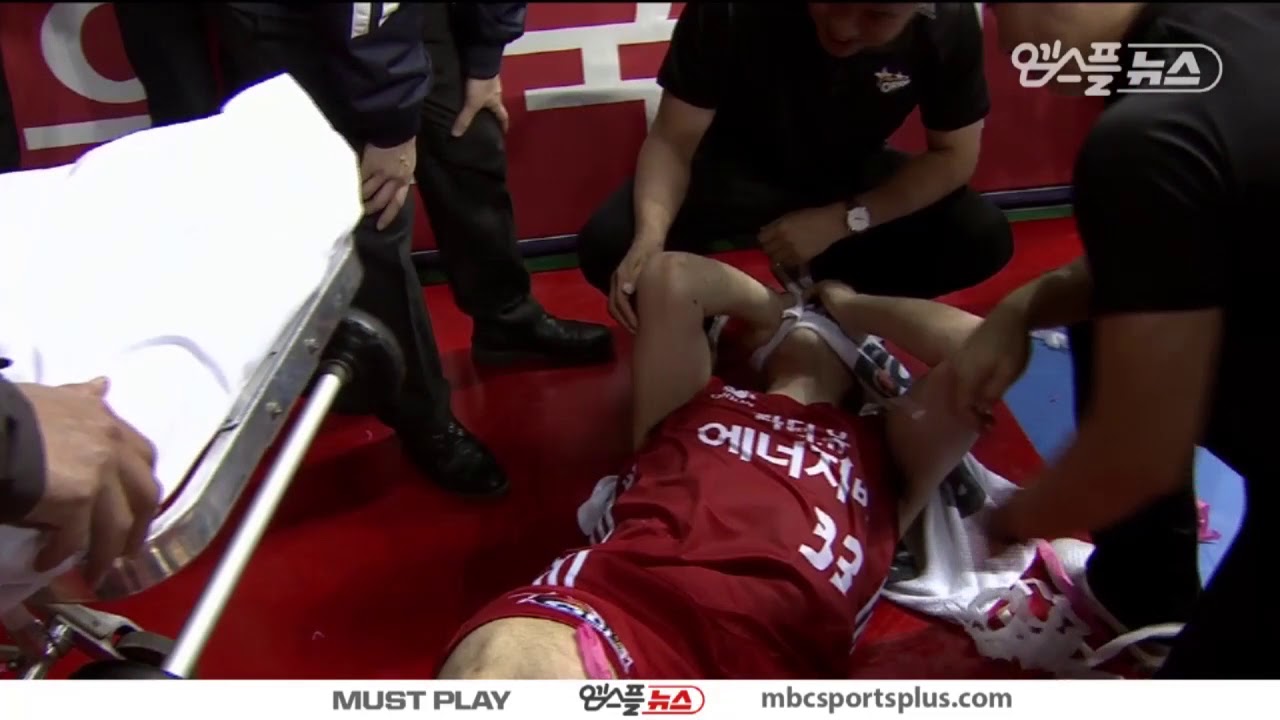LEE SEUNG HYUN, An injury close to one's neck  | Orions vs Thunders | 20161204 | 2016-17 KBL
