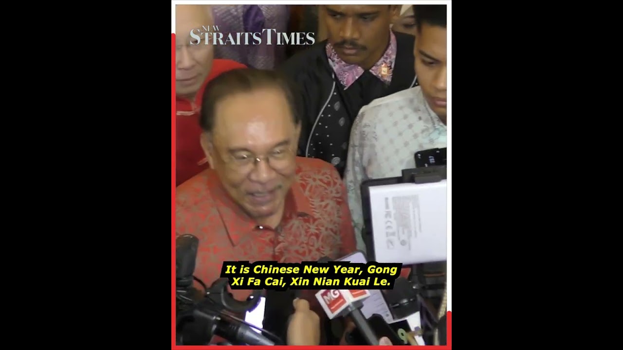 No shop talk: Anwar skips Rafizi, political questions at MCA CNY open house