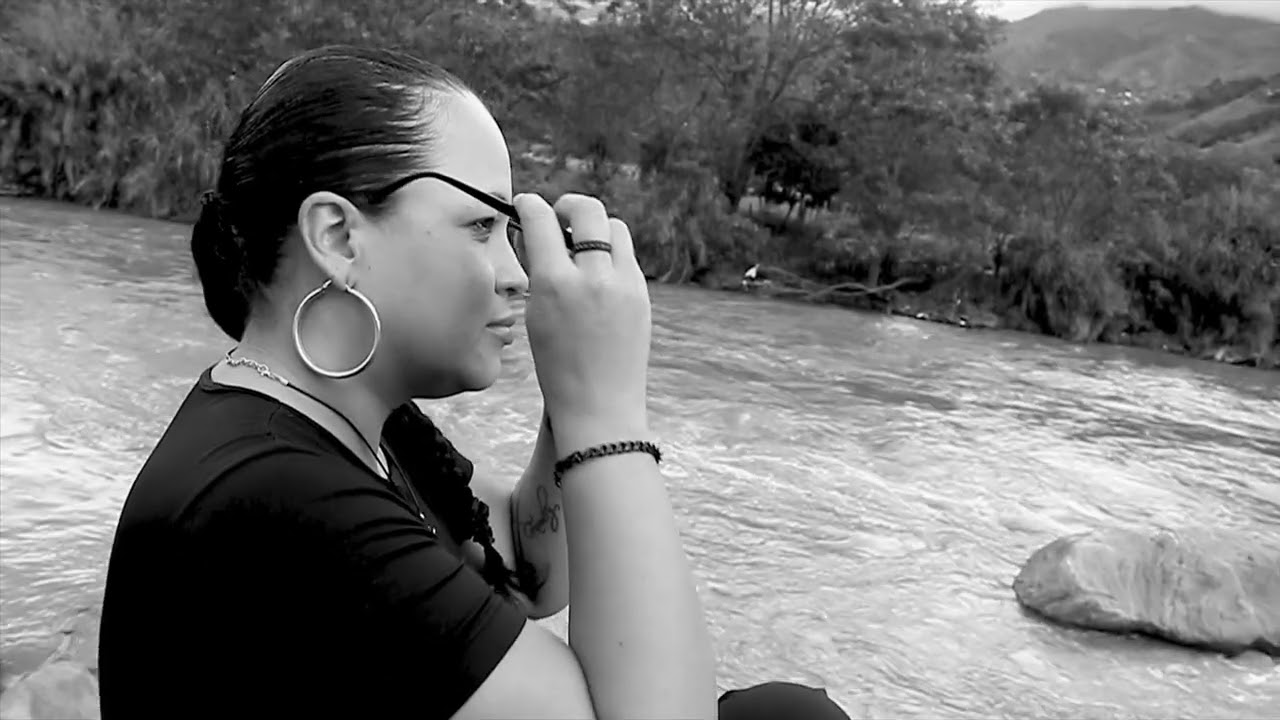 HAY AMOR DIVINO COVER