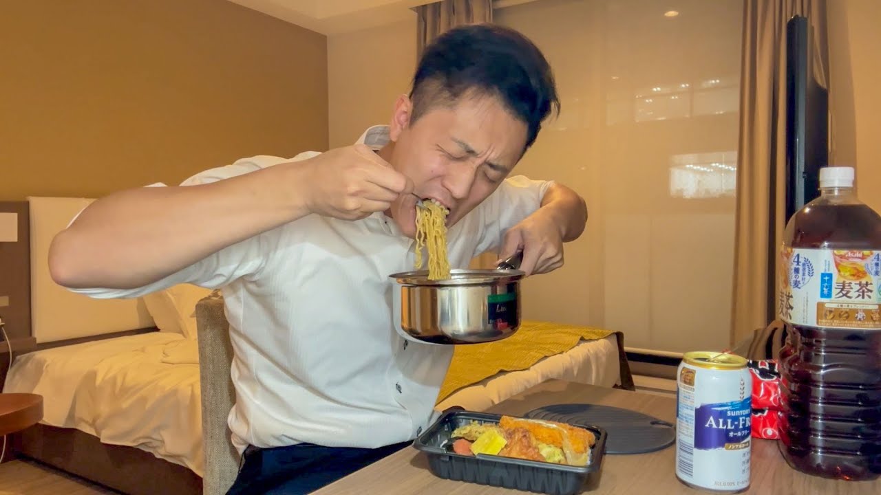 出張先のホテルでも自炊して節約するクソ偉い旦那☆