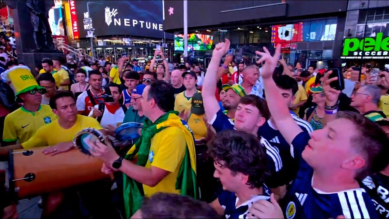 ⚽️ FIFA World Cup 26: Brazil & Scotland fans sing 'Imagine' in Times Square, New York City 🇧🇷🏴󠁧󠁢󠁳󠁣󠁴󠁿