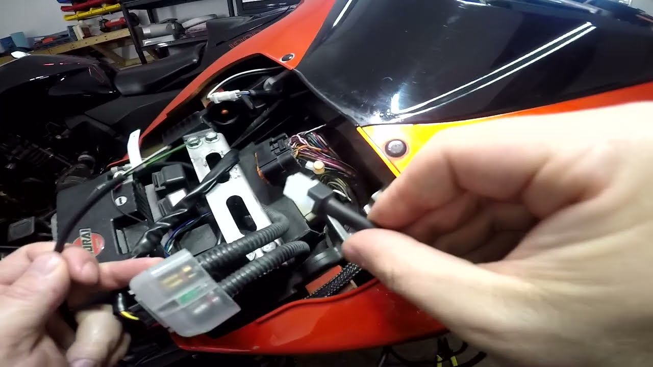 Установка блока питания X-TRE (K7 GSX-R1000)