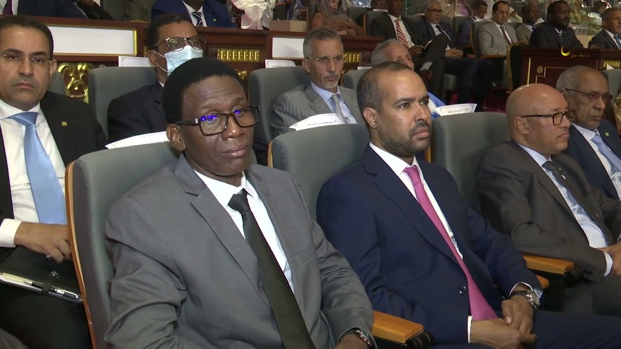 رئيس الجمهورية يشرف على حفل تخرج دفعة جديدة من طلاب المدرسة الوطنية للإدارة والصحافة والقضاء