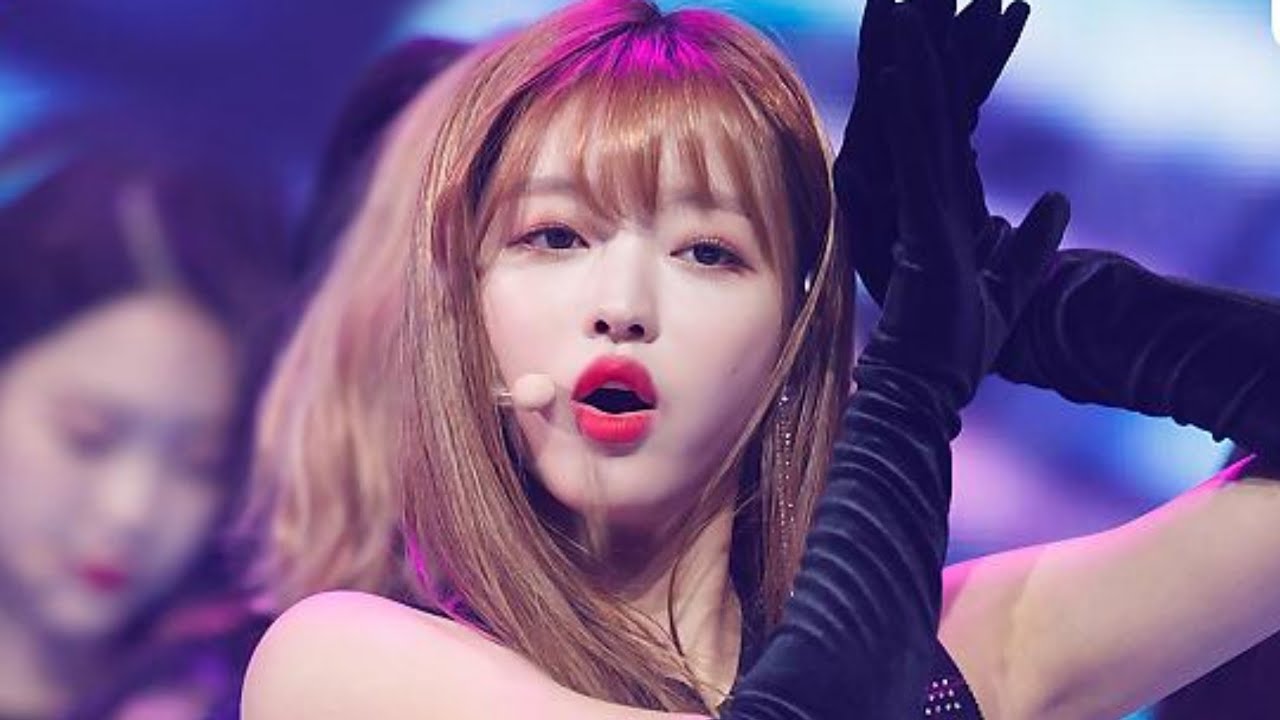 오마이걸 유아 직캠 '불꽃놀이(Remember Me)' (OH MY GIRL YooA FanCam) @MCOUNTDOWN 181004