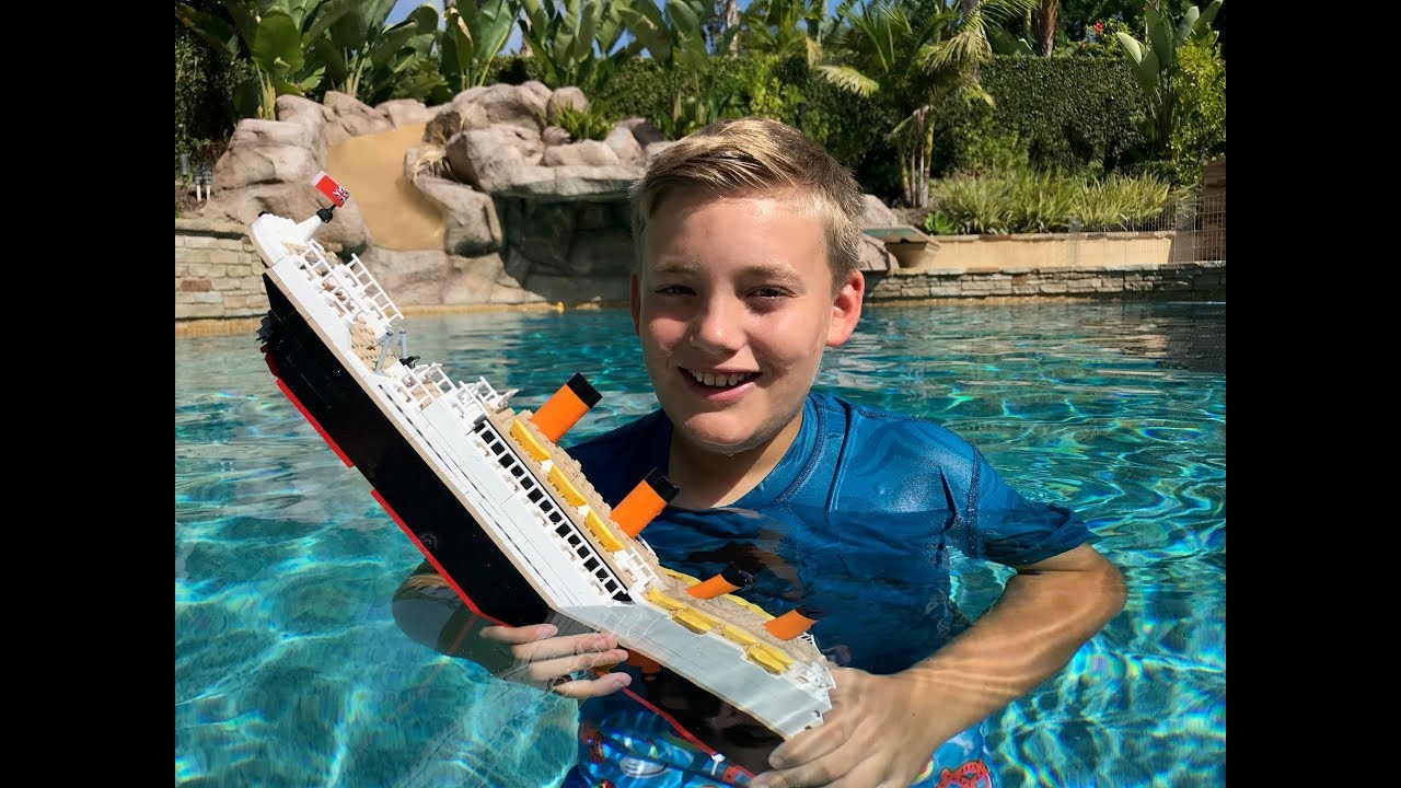 LARRY LIFE COBI R.M.S. TITANIC in the Larry Pool!
