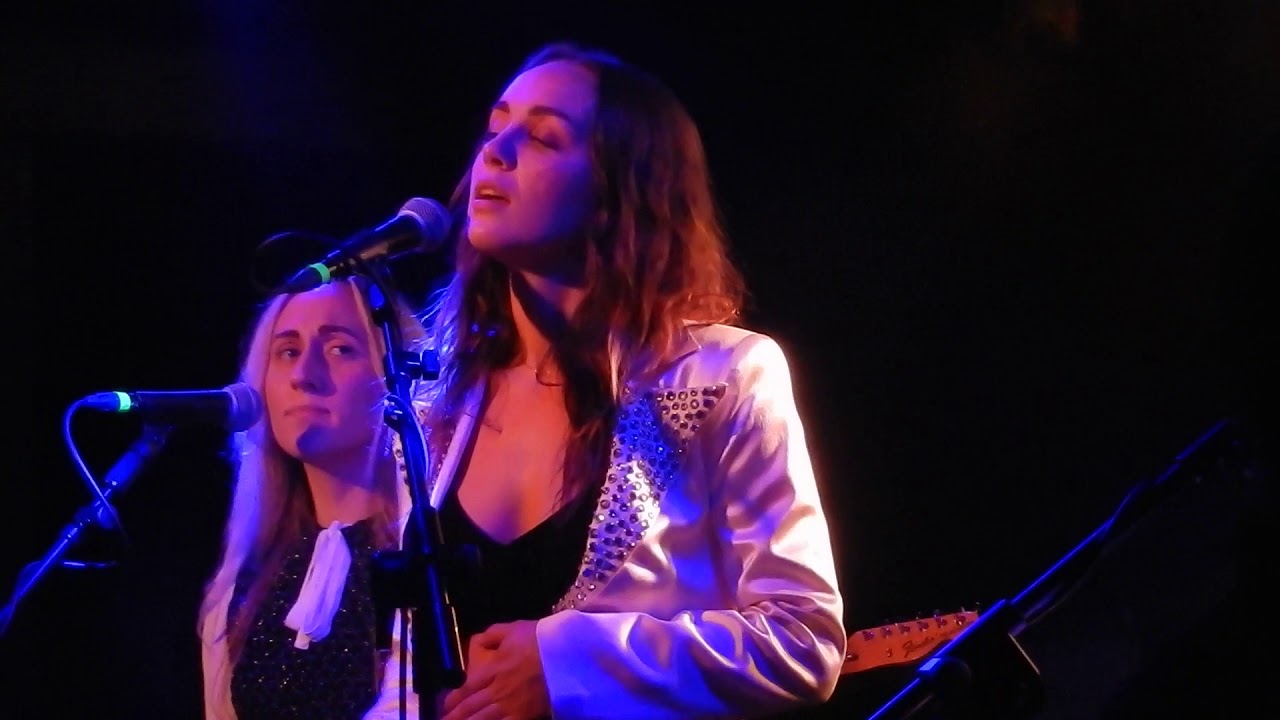 Zella Day live 
