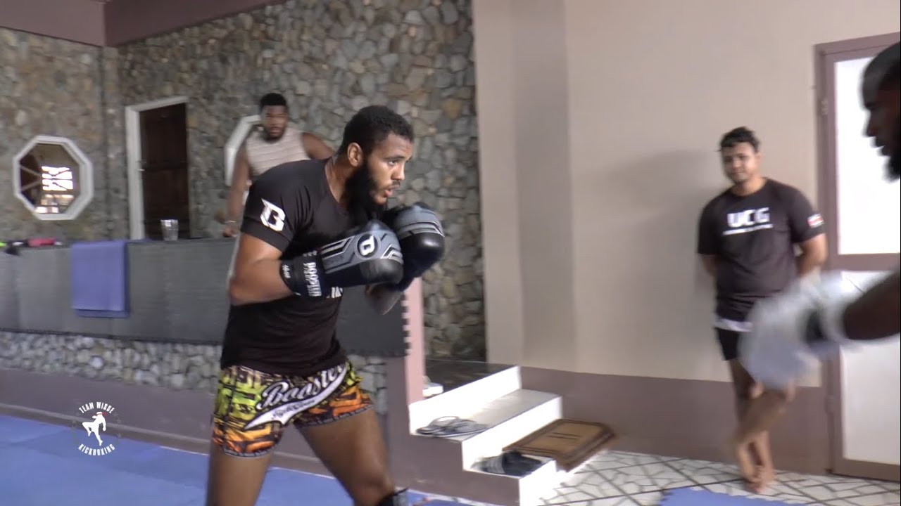 Laatste Sparring voor Donovan Wisse in Suriname. Hij vertrekt binnenkort richting NL.