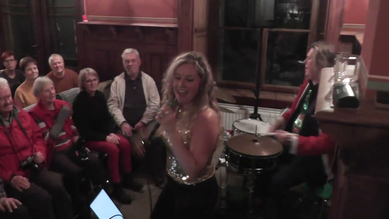 Boogie Royale feat. Viveca Lindhe am 08.12.2023 im Schloss Dieskau