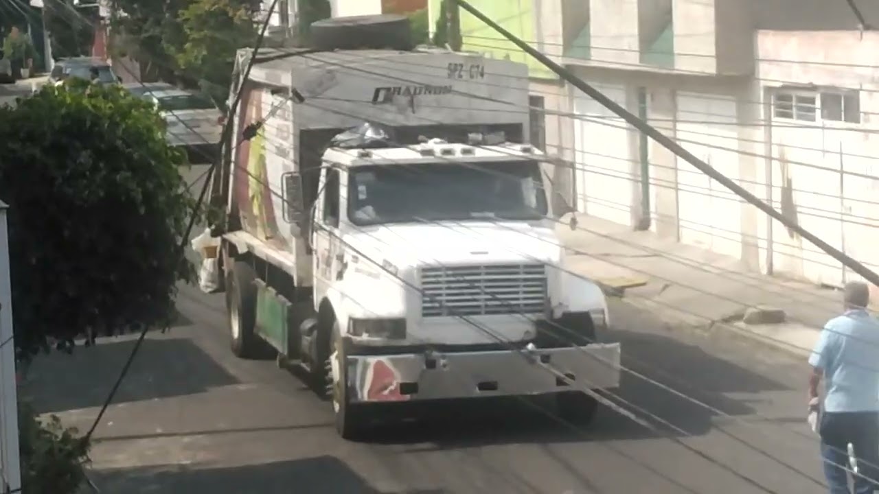 Ya llegó camion basura 74 a Nezahualcóyotl aplastó la basura