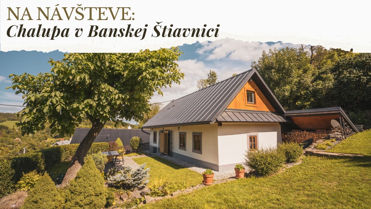 Zrekonštruovaná vidiecka chalupa v Banskej Štiavnici. V chodbe víta hostí starobylá pec
