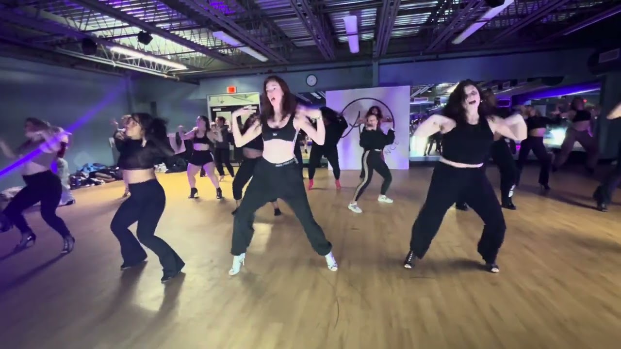 I’M A SLAVE 4 U | Heels with Britney