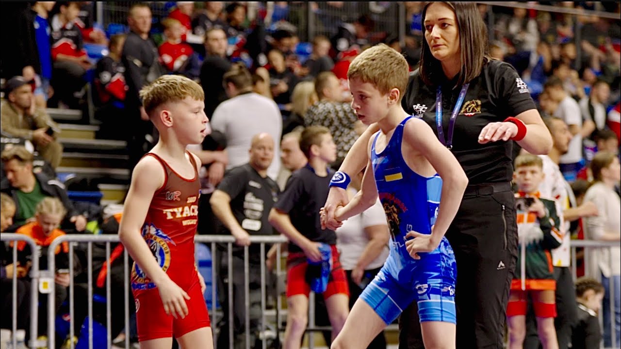 U13 Kyryl Pavlyk (UKR) vs Yehor Omelianchuk (UKR) 32kg. Greco-roman boys youth wrestling. B-cam-man