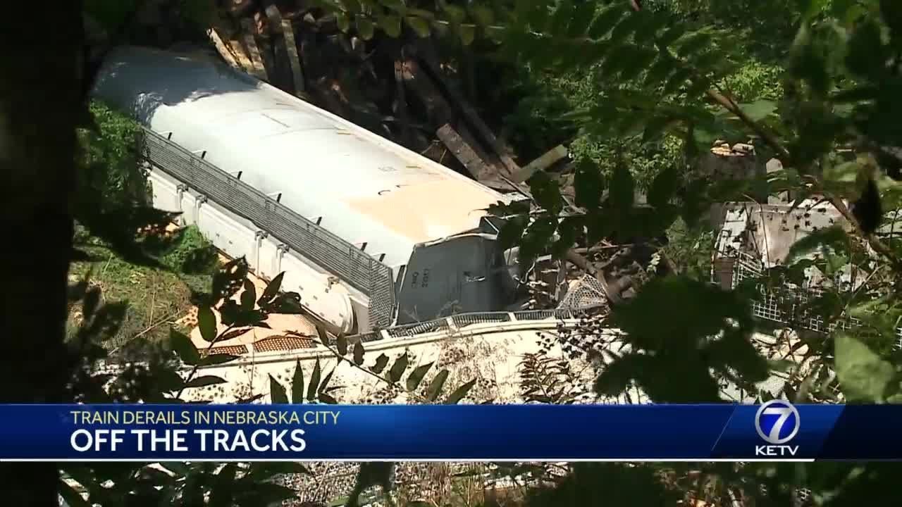 Train derails in Nebraska City