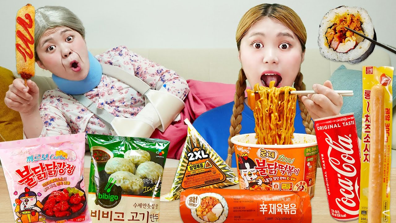 MUKBANG 하이유와 할머니의 편의점 먹방! Tteokbokki & FIRE Noodle & Coran dog Convenience Store Food | HIU 하이유