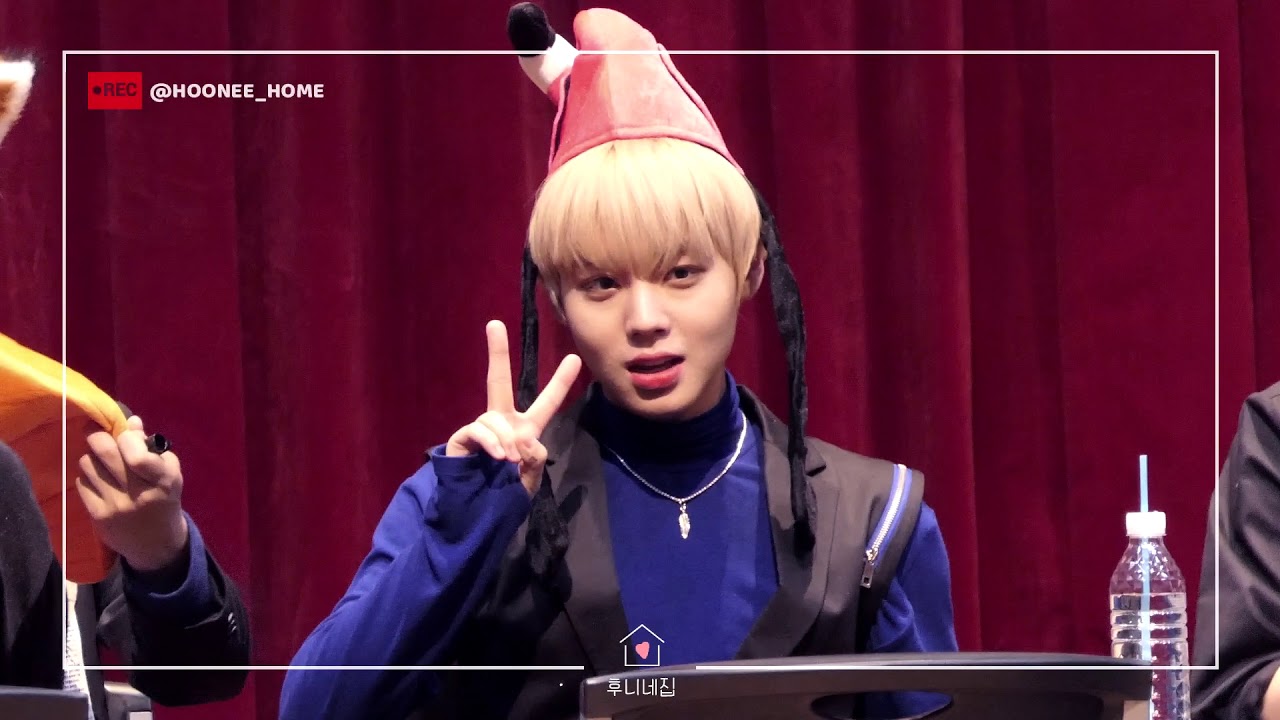 박지훈 :: 171119 노량진 팬 사인회 @CTS아트홀 - 인형이랑 모자랑 꼬물꼬물