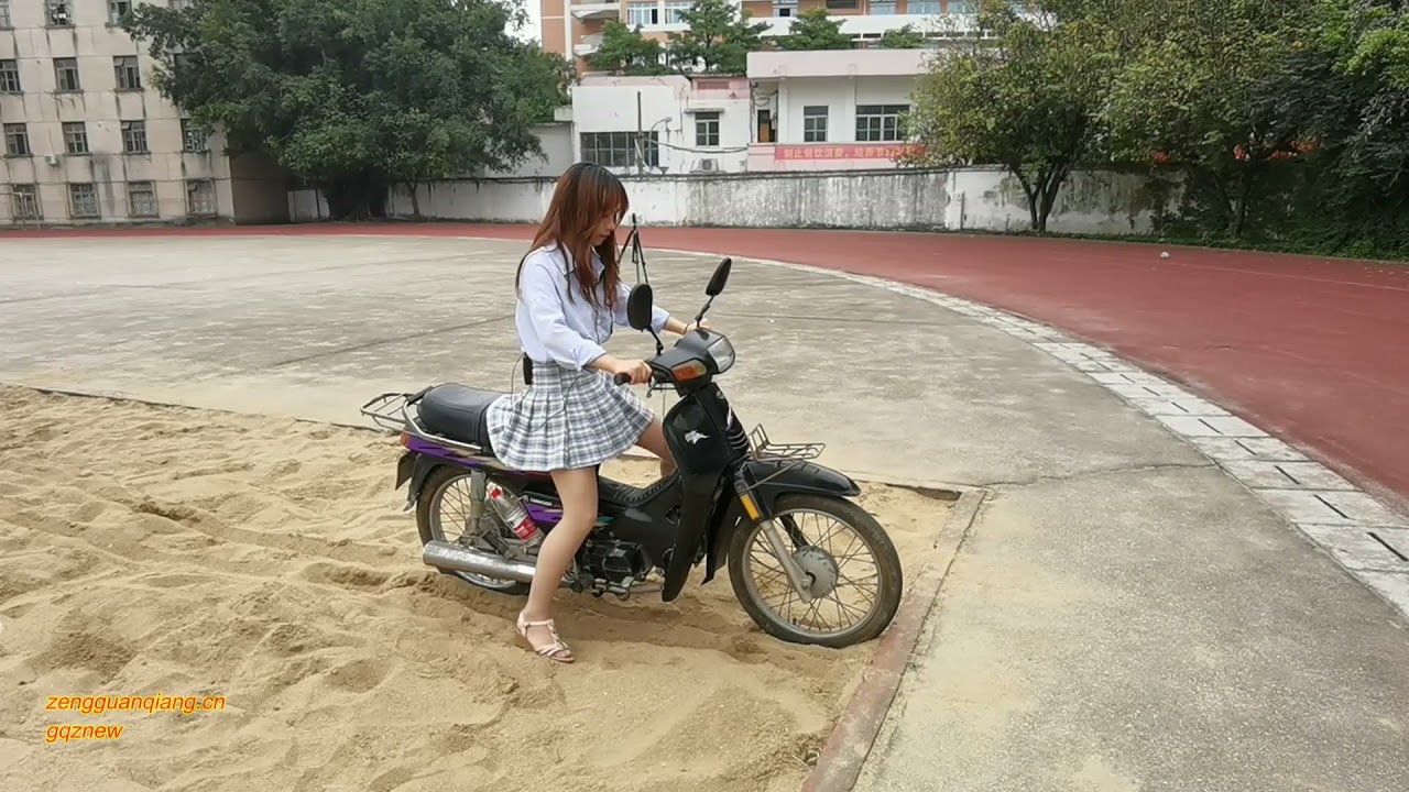 zzz 37 girl revving cranking driver stuck pedal pumping