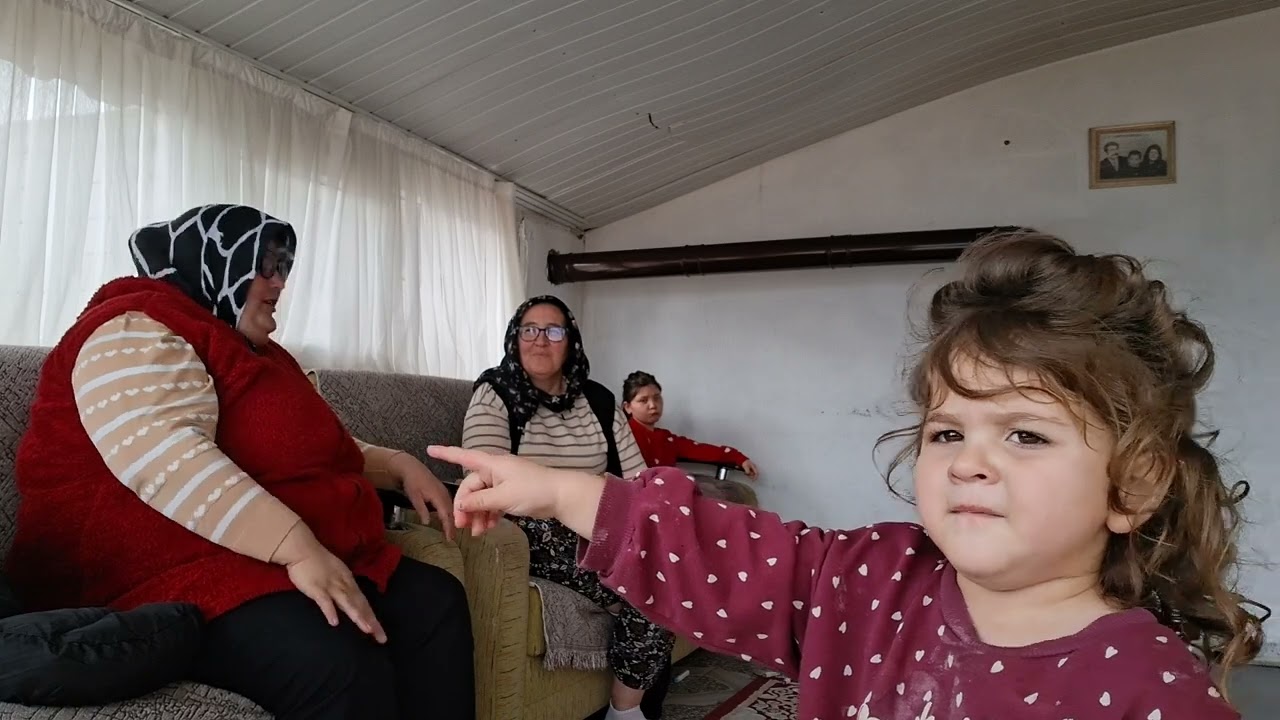  HATİCENİN KÖY HAYATIYLA  SOHBET ETTİK  ÇAYIMIZI İÇTİK   BUYRUN  İZLEMEDEN  GEÇME 