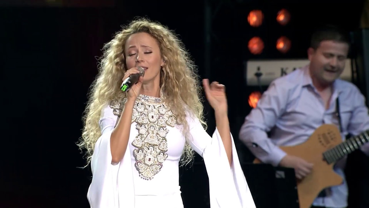 Desi Dobreva - Brala Moma Ruja Cvete LIVE 2019 / Деси Добрева - Брала мома Ружа цвете LIVE 2019