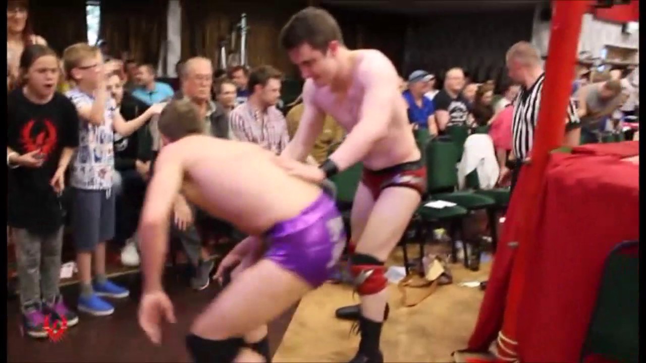 Dom Black vs Ryan Lee