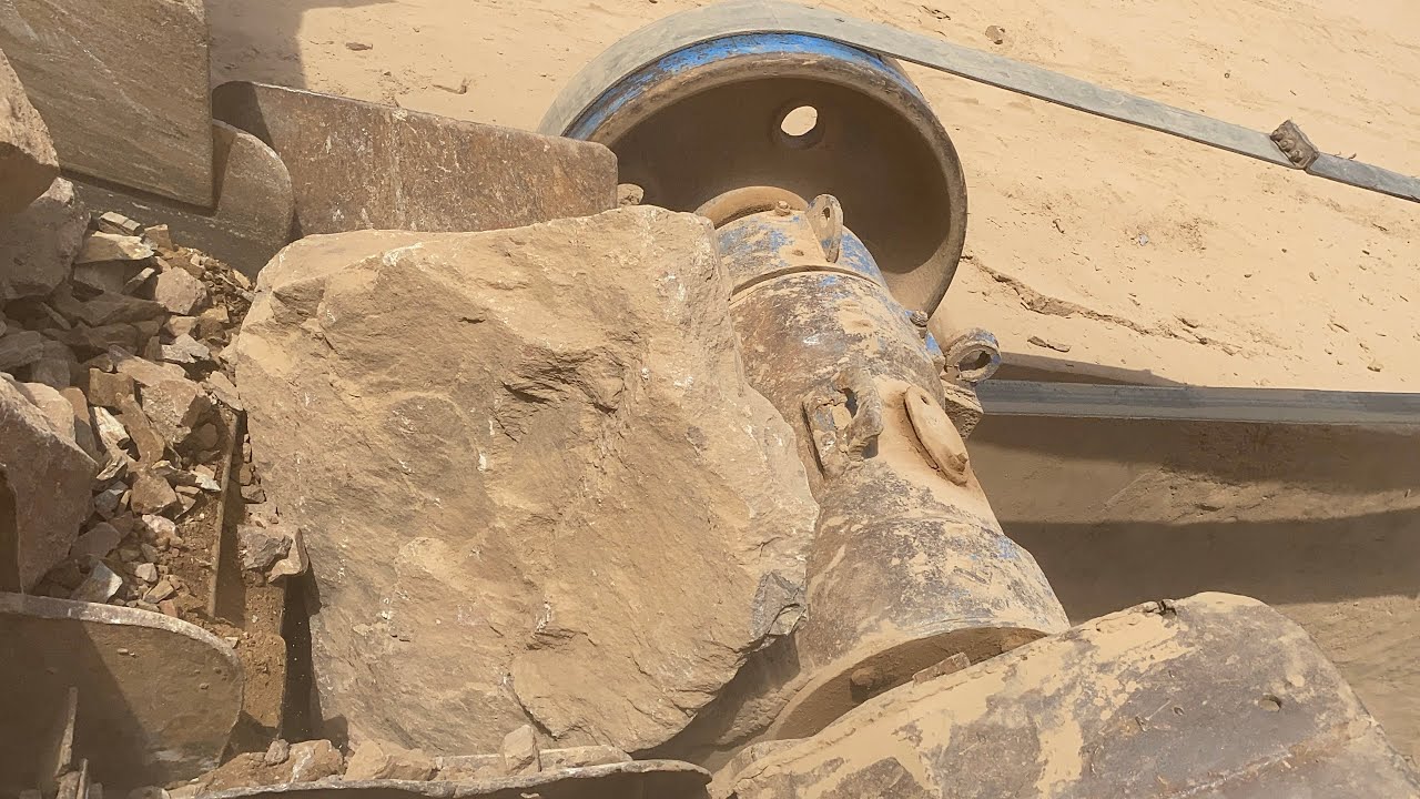 Jaw Crusher in Action:Jaw Crushing Power Rocks with Jaw Crusher:Ultimate Stone Powerful Jawcrusher