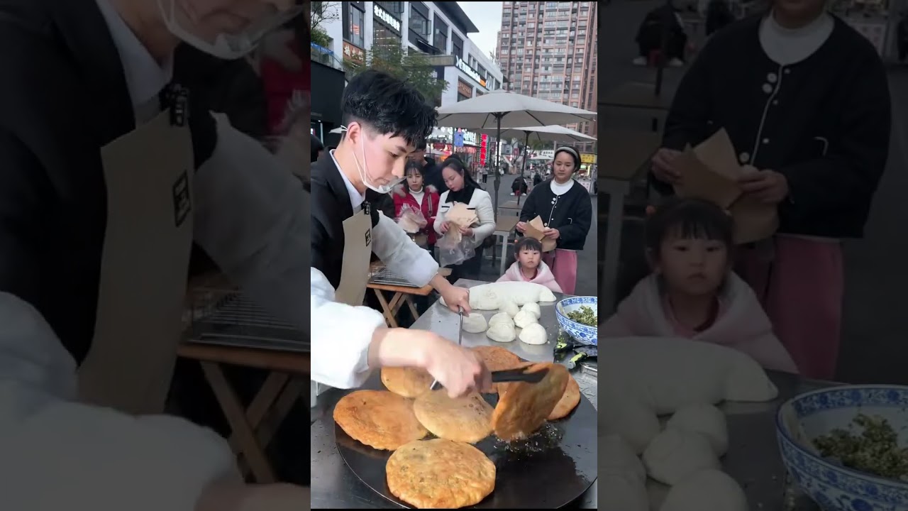 Making scallion pancakes and selling delicious food to make money