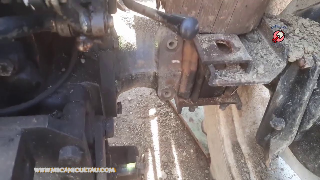 Tractor Universal U453 – Demontare planetara si cabina | Reparatie defecte transmisie
