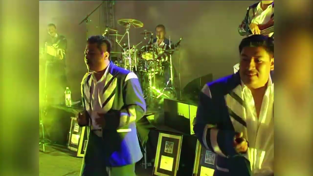 Beto y Sus Canarios - A Usted (En Vivo En Cd. Altamirano México  / 2006)