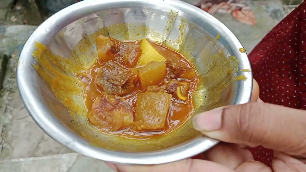 ছিটা রুটি তার সাথে ঝাল মাংসের ঝোল 