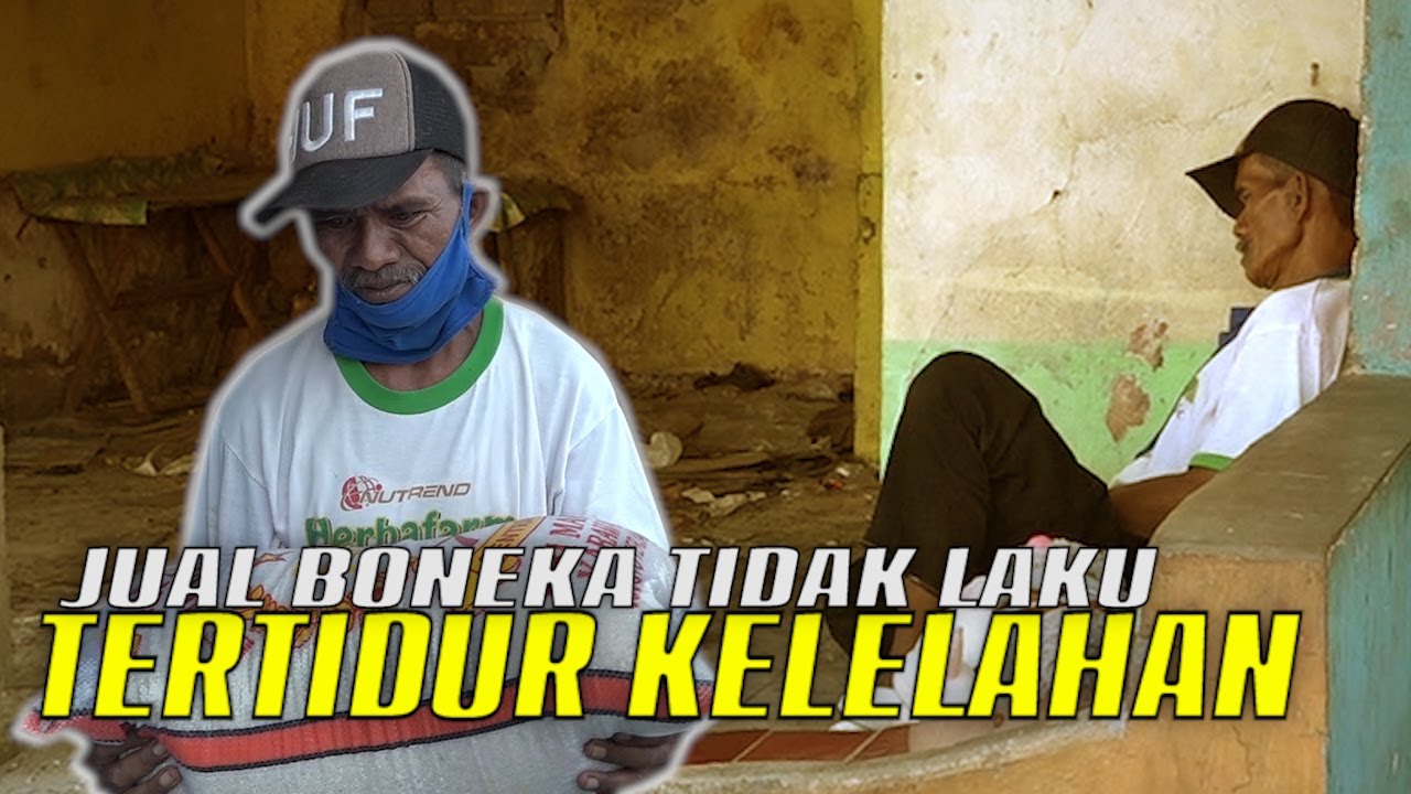 BERJALAN KAKI PULUHAN KM DAN TAK ADA ONGKOS - PAK ENDANG PENJUAL BONEKA TERTIDUR DI PINGGIR JALAN