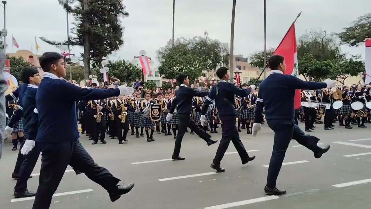 IE 6082  Los Próceres 🩵2025 desfile en plaza de armas -Nivel Secundaria