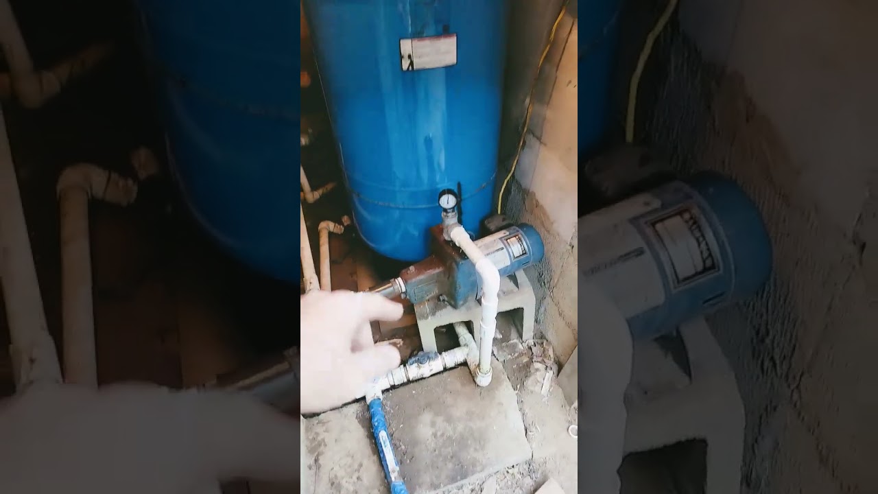 Семья, ремонтирующая насосы для воды в скважинах