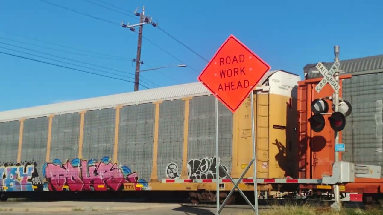 Union Pacific passing Lanark Dr San Antonio, TX 