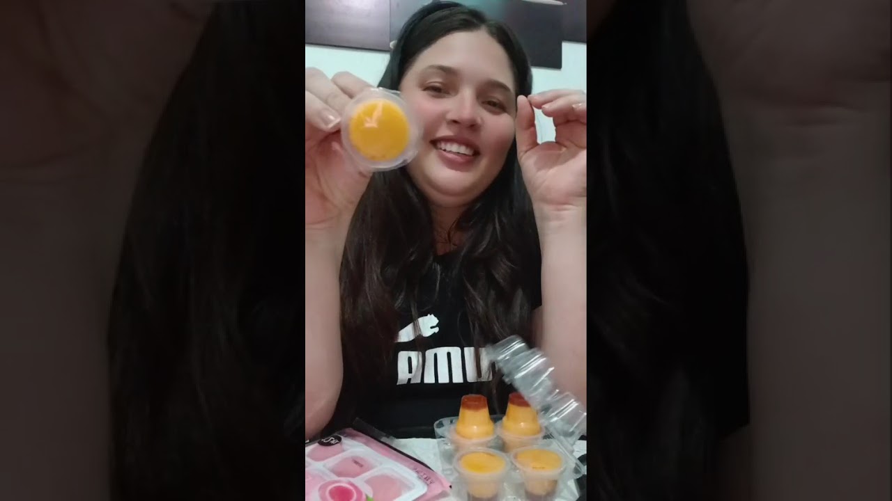 Provando comidas asiáticas.