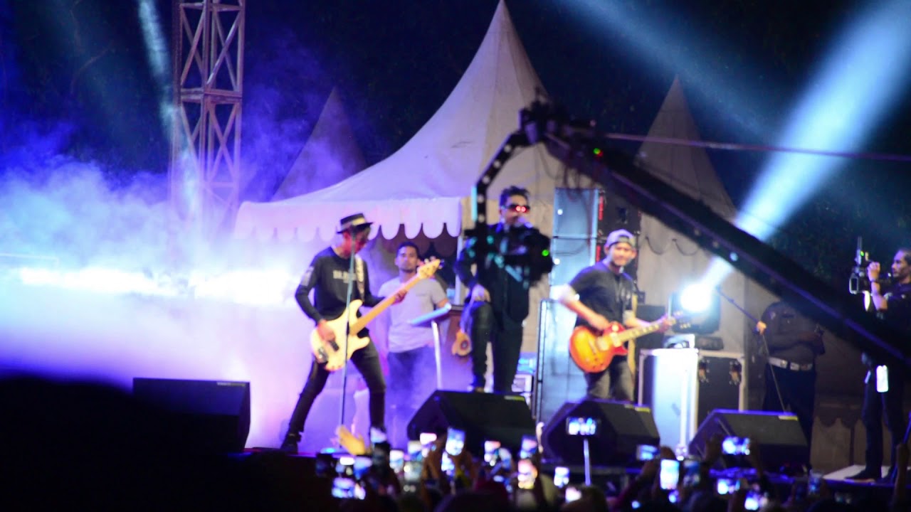 konser five Minutes di Banda Aceh 