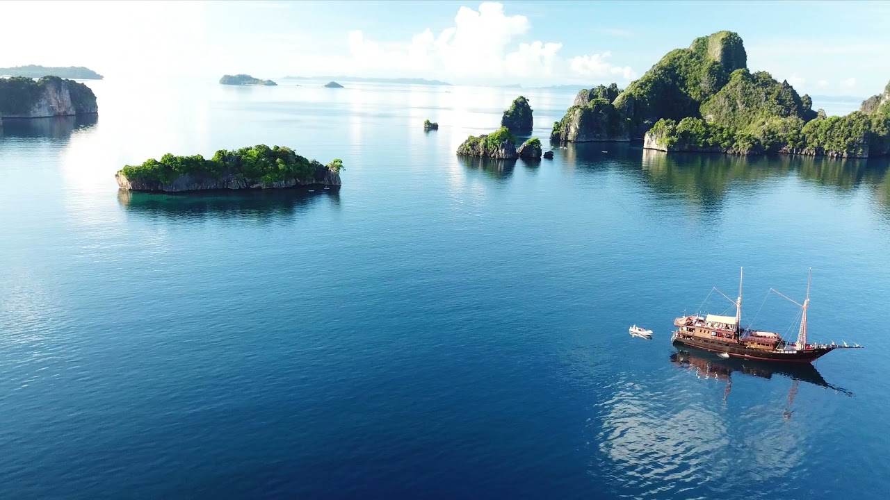 Expedition Engineering Raja Ampat 12 day Misool and Wayag