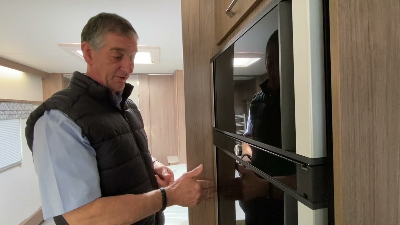 Демонстрация холодильника — модельный ряд Coachman Laser / Laser Xcel 2021 года.