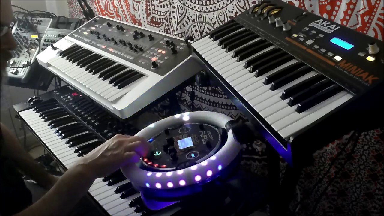 Zoom ARQ 96 - Roland GAIA - Akai MINIAK - LayR Synth - Live Session