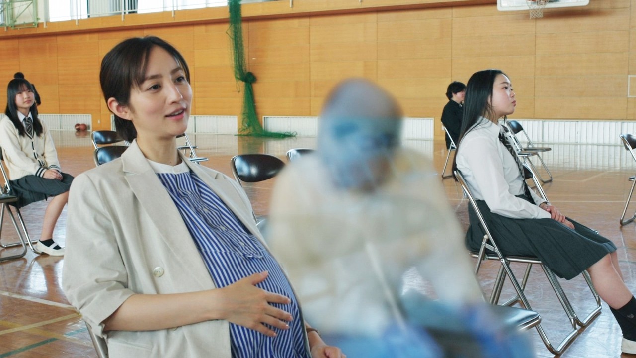 2025最新漫改恐怖片，女子莫名擁有“陰陽眼”，眼看髒東西纏身，可惜她不敢出聲提醒！
