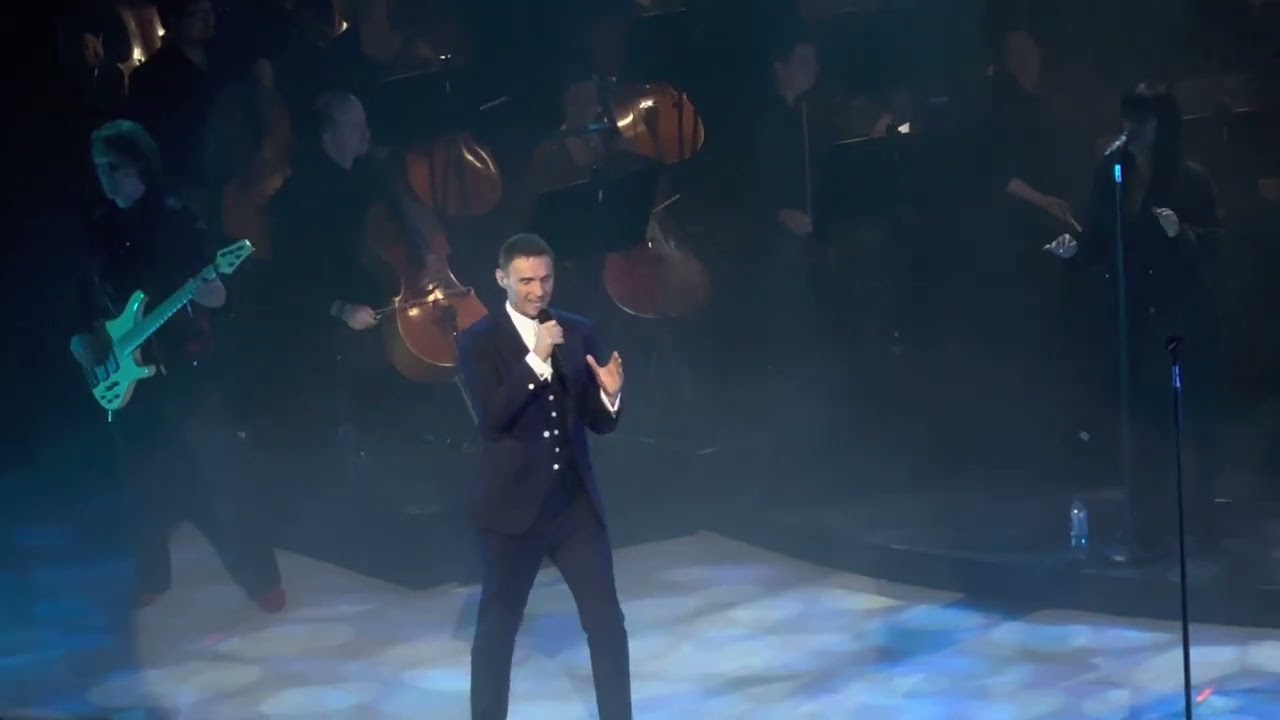 Marti Pellow - Angel Eyes (Home And Away) (Live with the Royal National Scottish Orchestra)