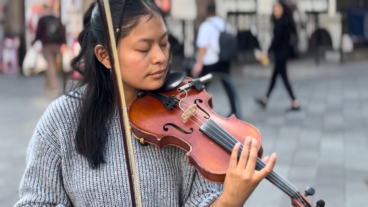 No One Expected This Emotional Performance in the Street