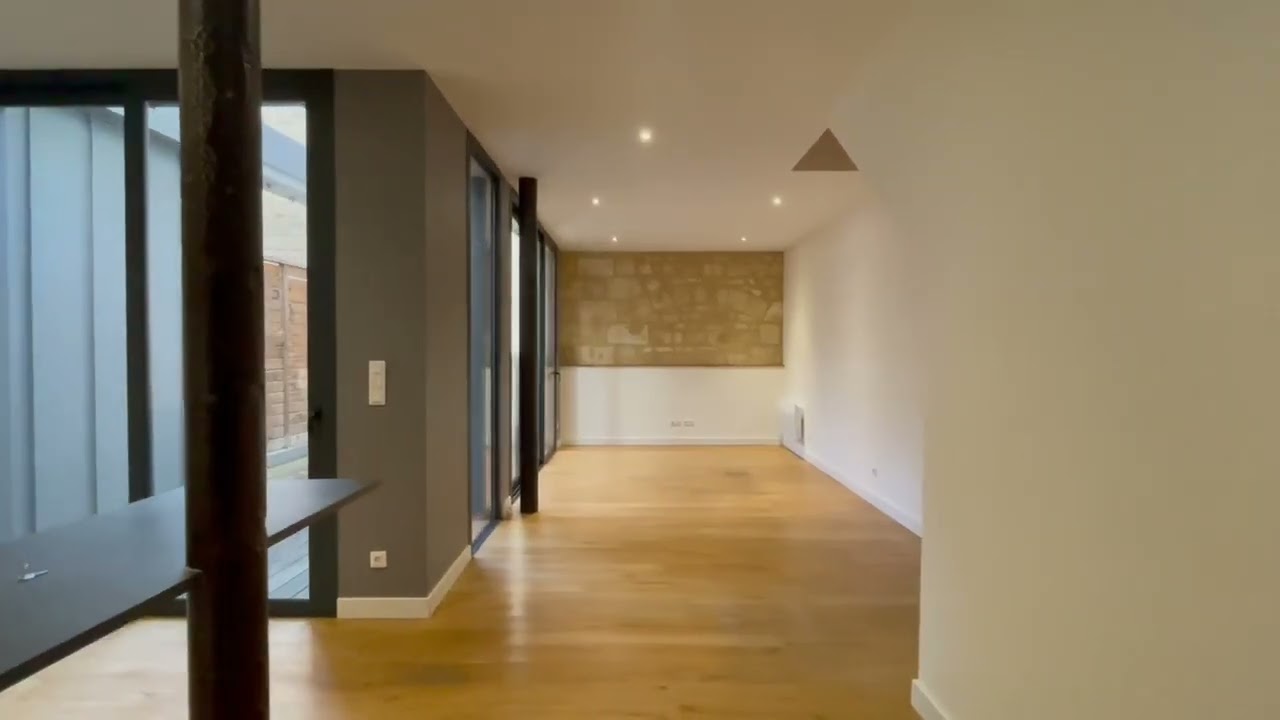 Bordeaux Quai // Cours du Médoc Grand Appartement en duplex + cave + parking