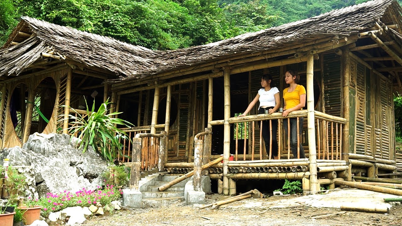 Completing the bamboo wall for the house: Life after being kicked out of the house by her husband.